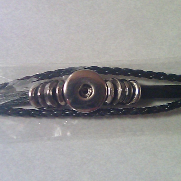 NWOT/SNAP BRACELET W/H 2 SNAPS - Picture 3 of 12